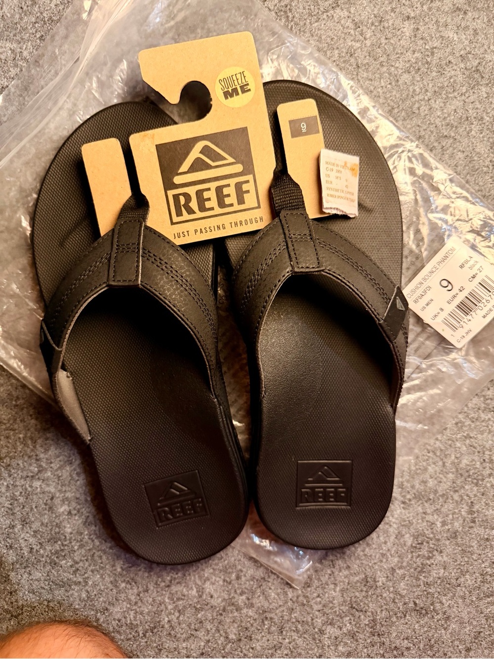 (New) Reef Men’s 9, Black Sandals, Cushion Phantom Flip-Flop & Thong